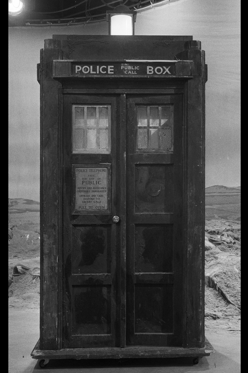 tardis with dimensions REDUCED FOR TB.png