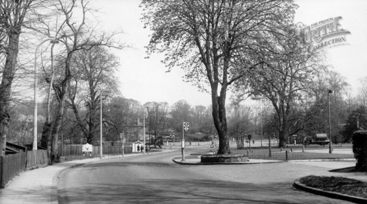 R35-Bourne_Road-Bexley-c1955.JPG