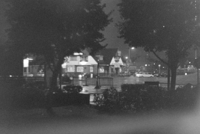 CrookedBillet-Walthamstow-night-1960s.jpg