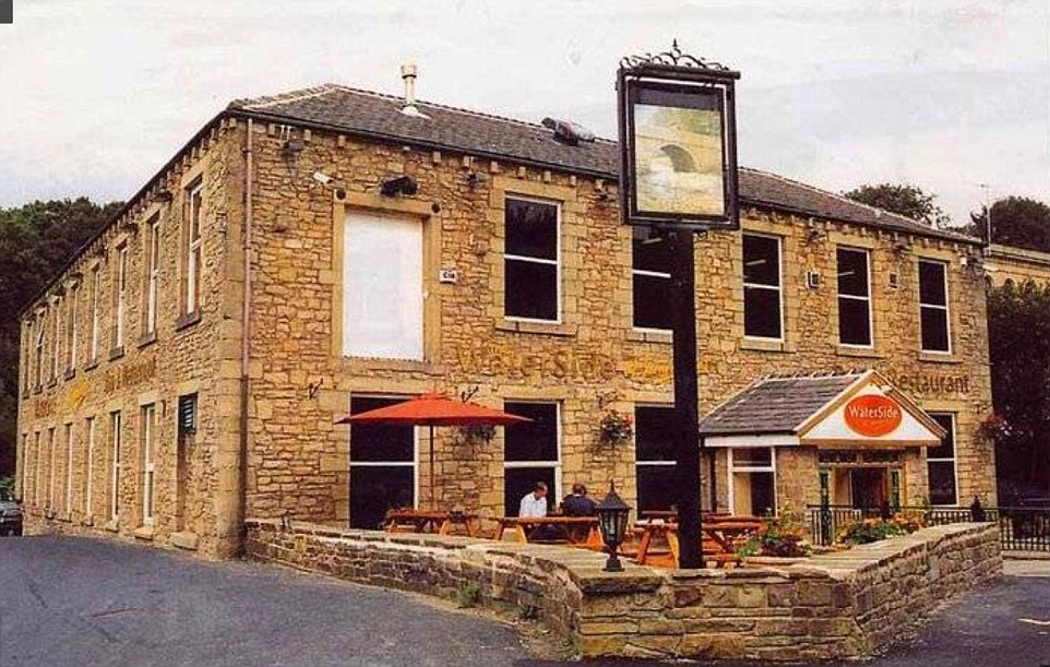 2FA1434A00000578-3375234-The_Waterside_Pub_in_Summerseat_near_Bury_is_pictured_before_it_-a-26_1451215314969.jpg