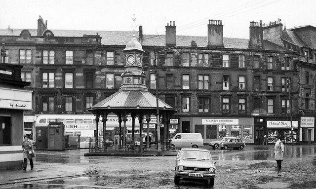 Bridgeton_Cross-(C4)-at_London_Road_and_Dalmarnock_Road--25 September 1974.jpg