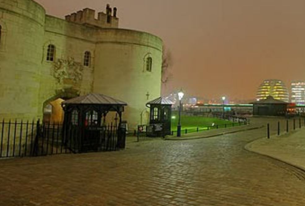 Tower of London Gate Guard Post - 1.JPG