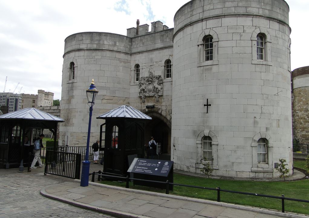 Tower of London Gate Guard Post - 3.JPG