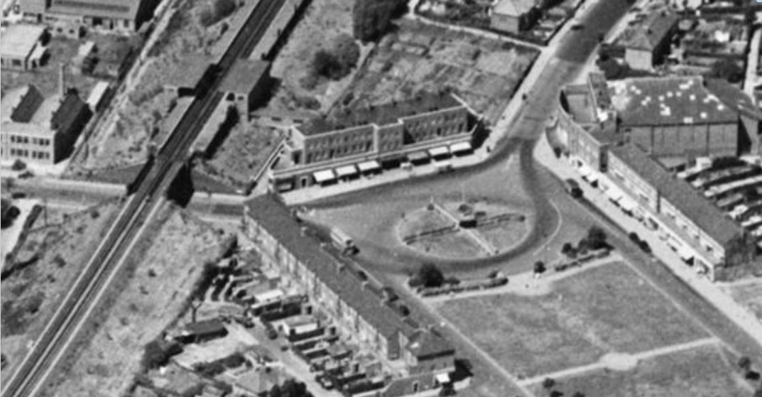S22 - Britain from above - EAW044760 (1952) - Crop.JPG