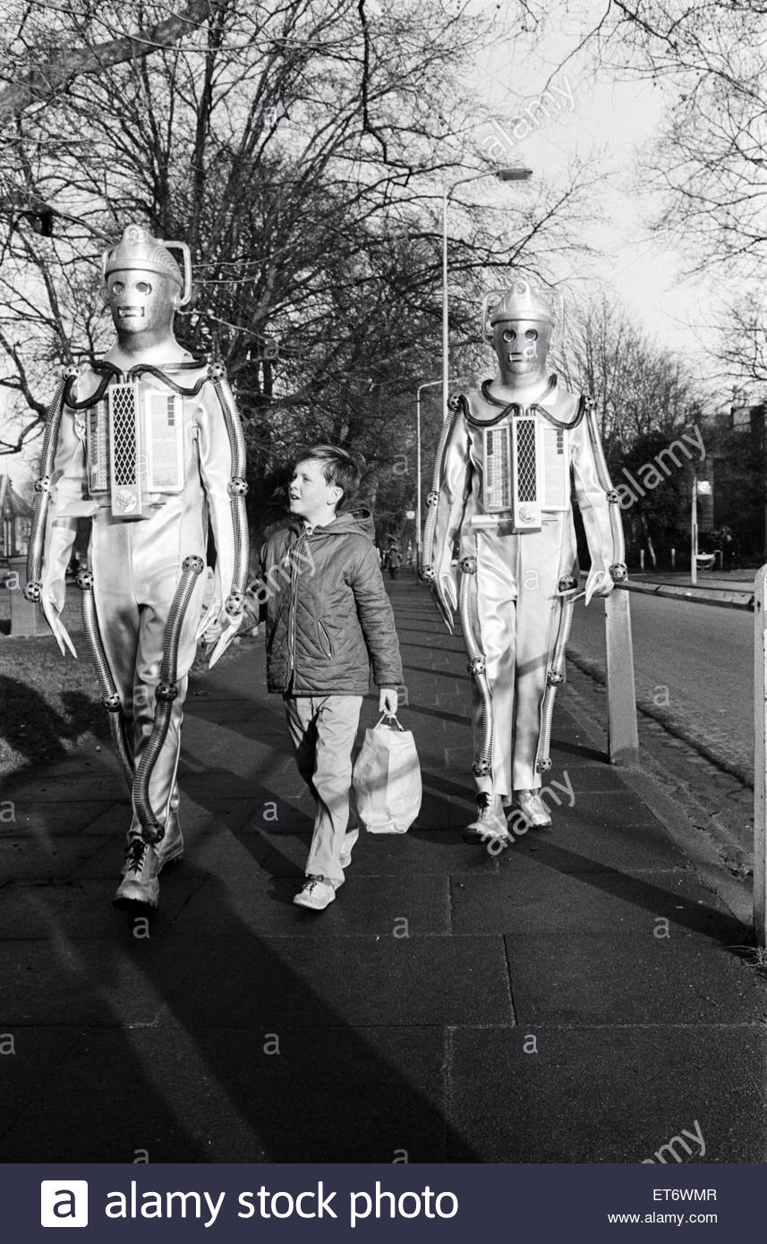 doctor-who-1967-bbc-tv-programme-the-story-features-the-return-of-ET6WMR.jpg