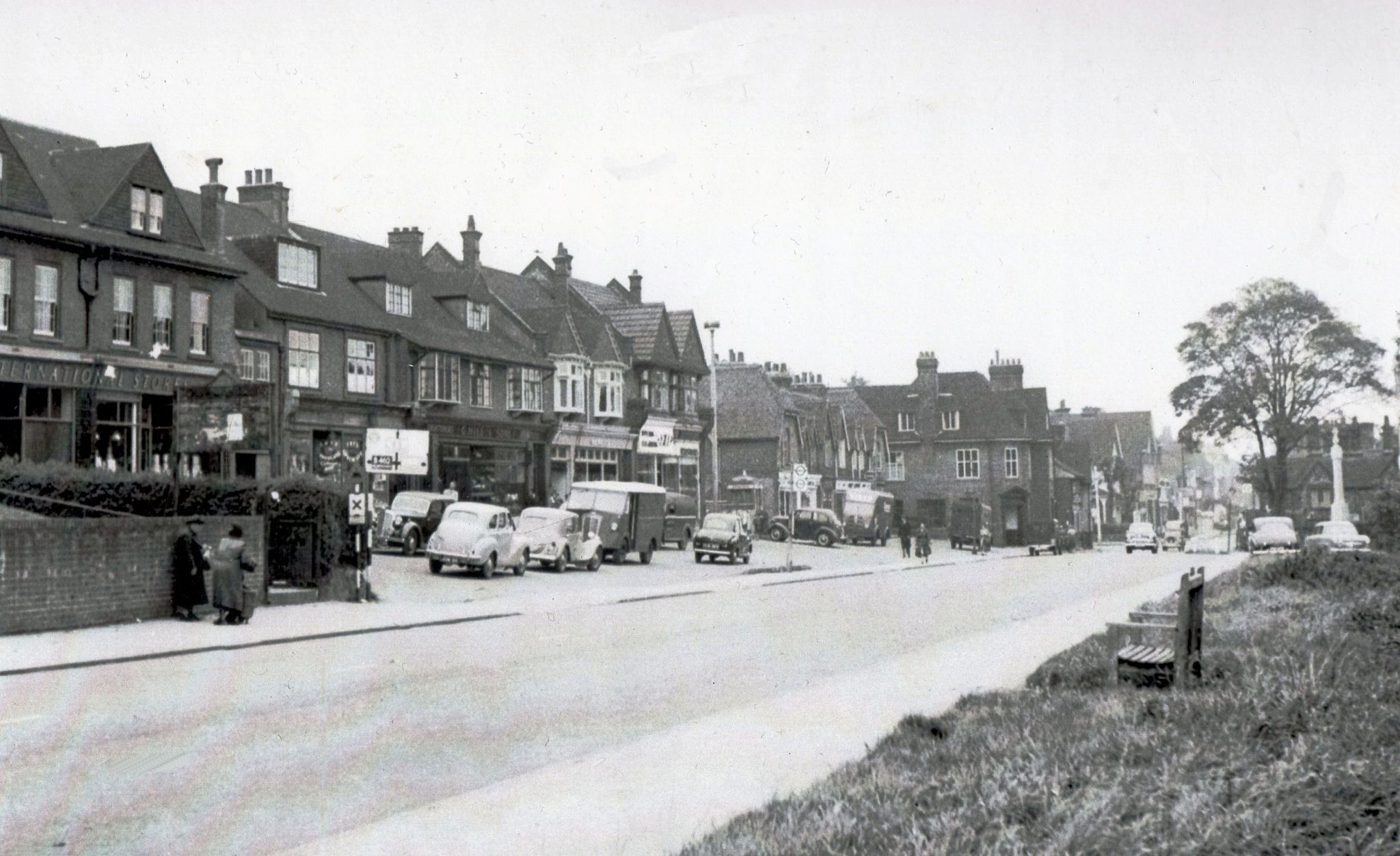 S9 Watling Street, west side 70 yards south of Aldenham Road, Radlett (c1955) (Hi-Res).jpg