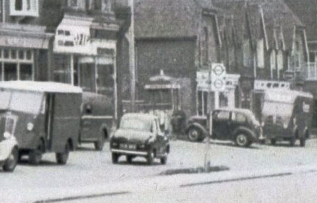 S9 Watling Street, west side 70 yards south of Aldenham Road, Radlett (c1955) (Hi-Res)--Blowup.JPG