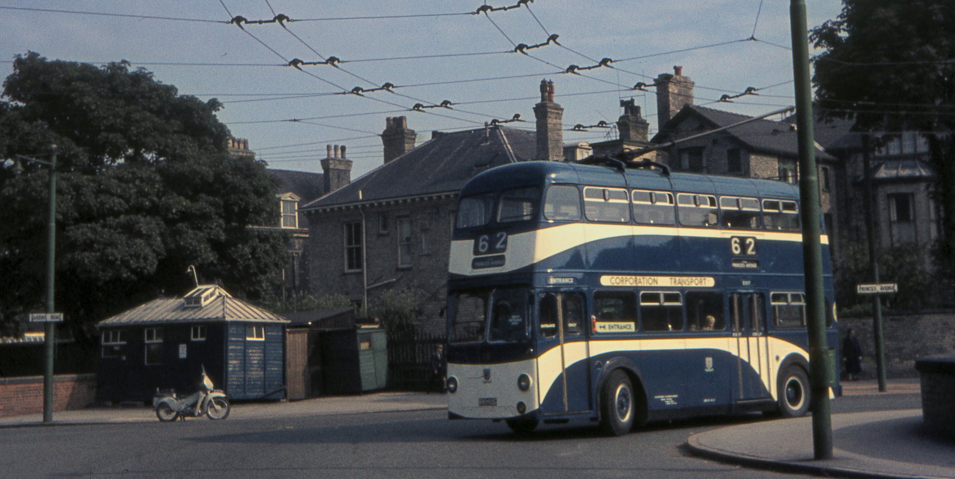 Prince's Avenue into Queens Road while working Service 62 to Newland Avenue. (J Simpson - PM Collection).jpg