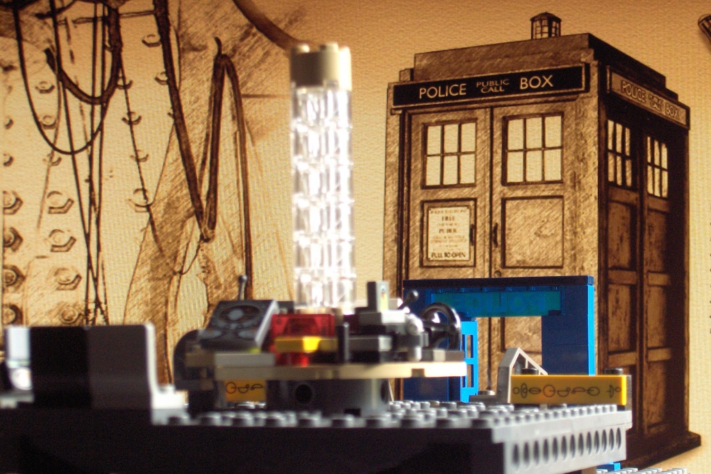 2011-07 LEGO TARDIS console room (1) GOOD.JPG