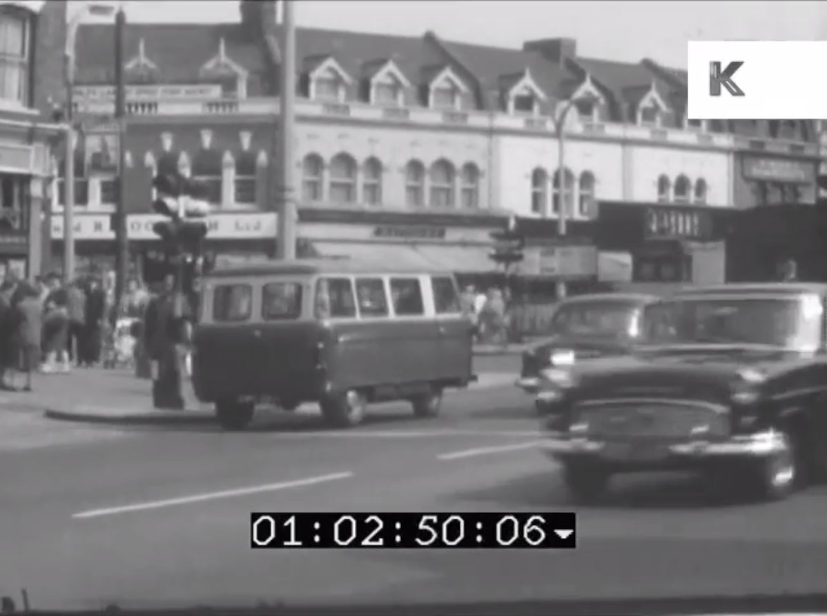 J13--Bakers Arms Box-- Footage of 1960s Leyton High Street, East London--Capture-1.JPG