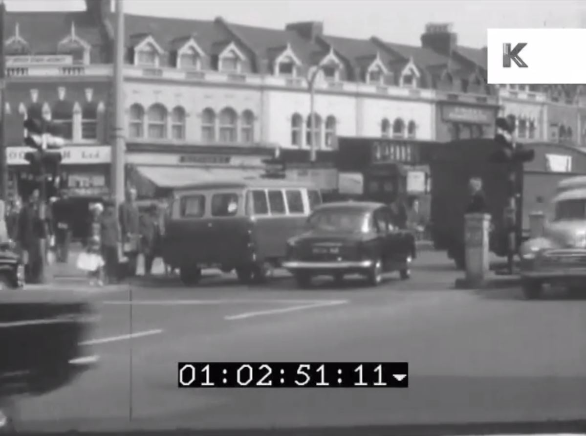 J13--Bakers Arms Box-- Footage of 1960s Leyton High Street, East London--Capture-2.JPG
