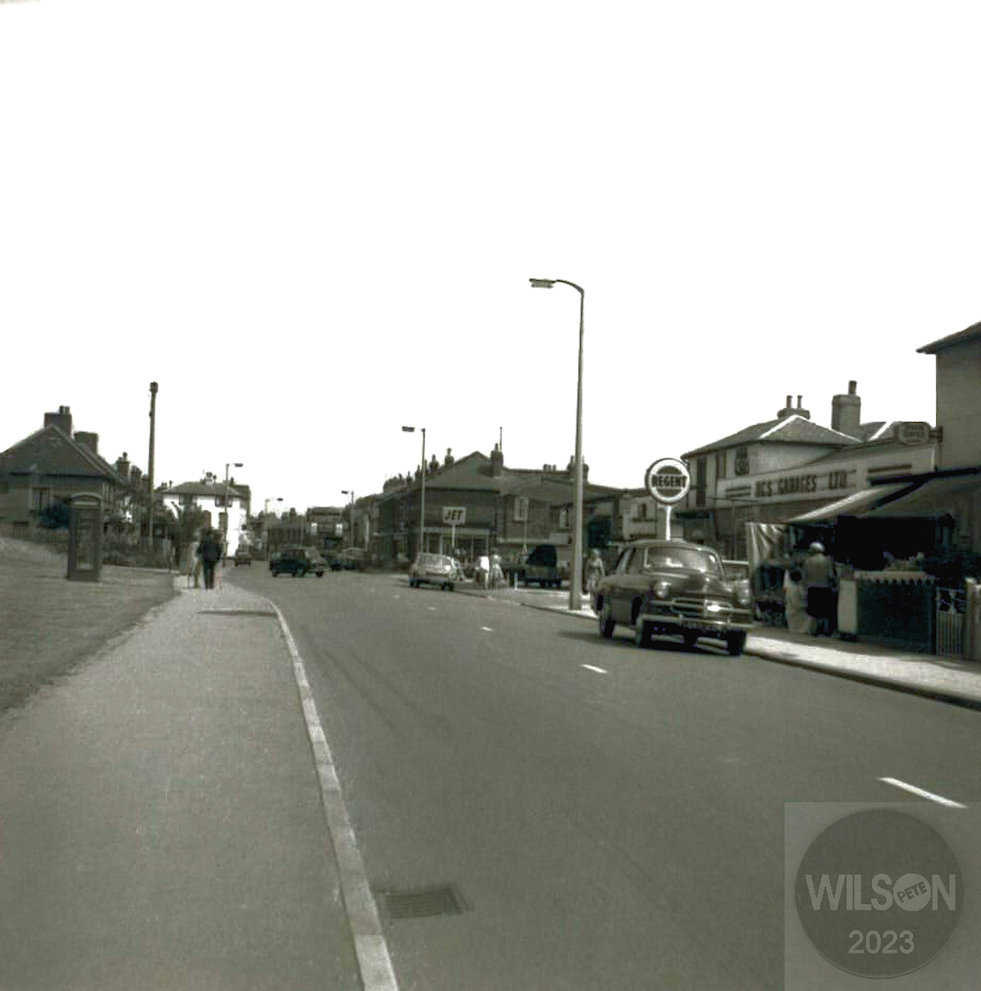 V52 Junction of Walton Road and Langton Road, East Molesey (1963).jpg
