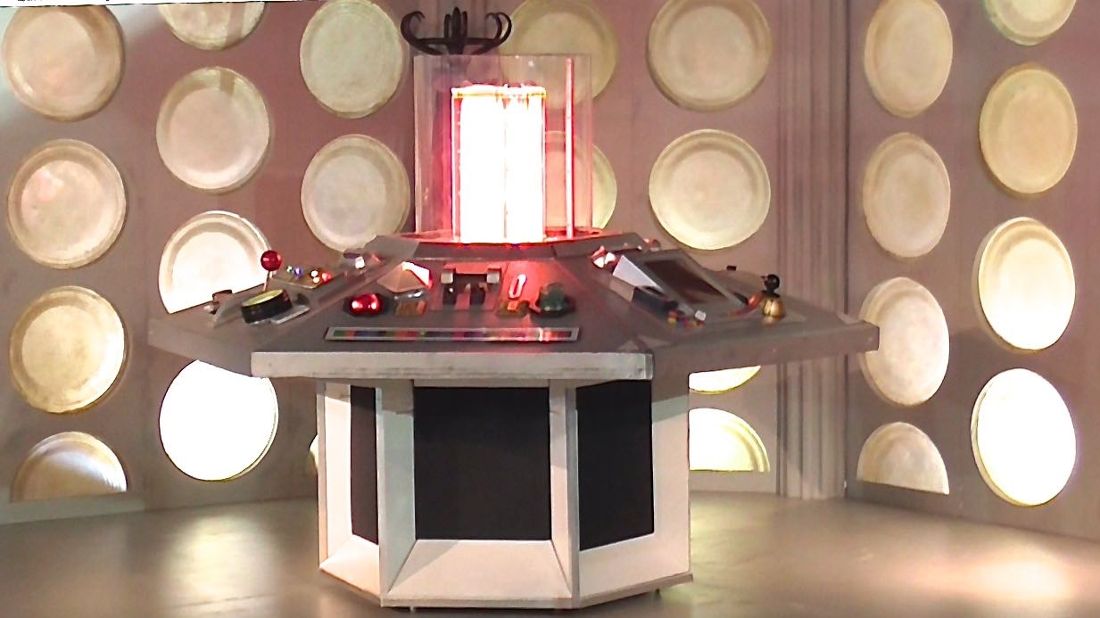fourth & fifth Doctor's tardis console by MBH.jpg