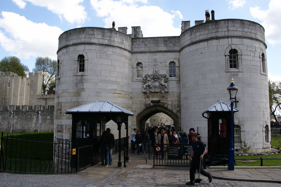 Tower of London Gate Guard Post - 4.JPG