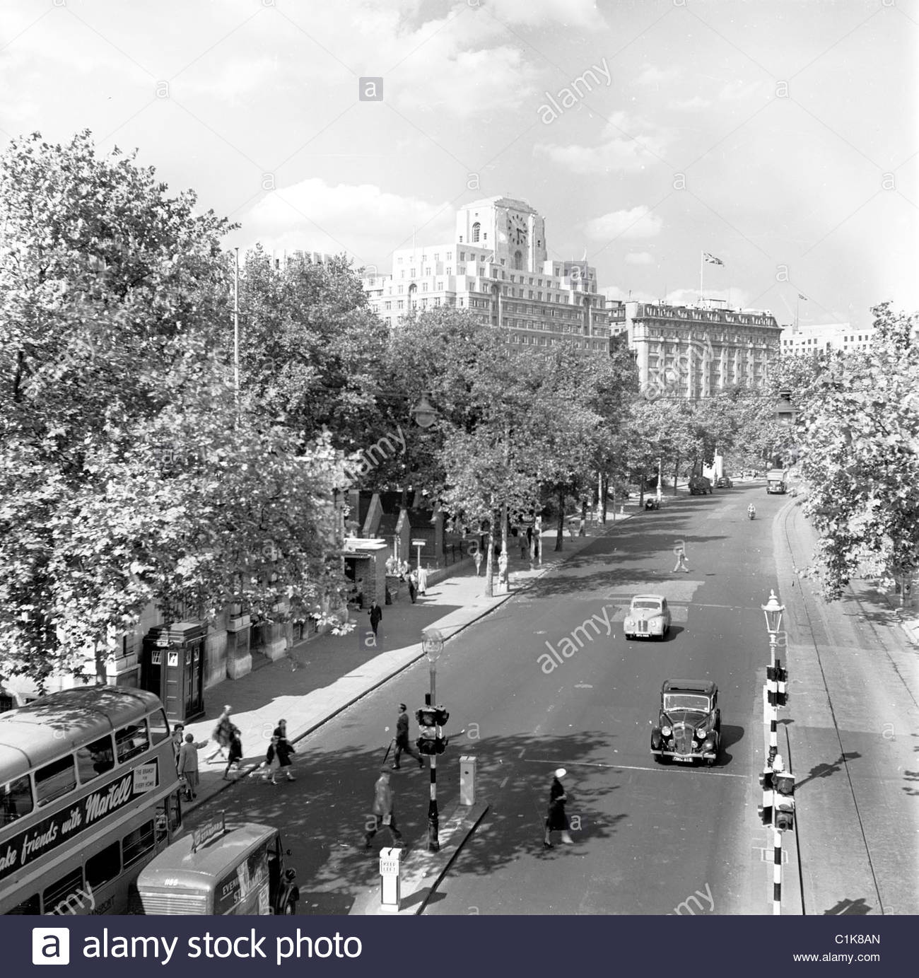 1950s-london-historical-picture-by-j-allan-cash-victoria-embankment-C1K8AN.jpg