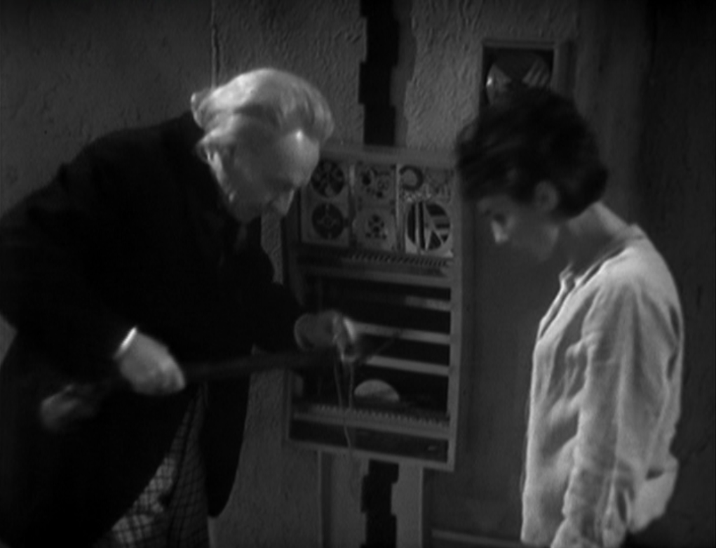 01-Susan-Foreman-02-Yale-002-The-Daleks-Ep-06-The-Ordeal-02.png