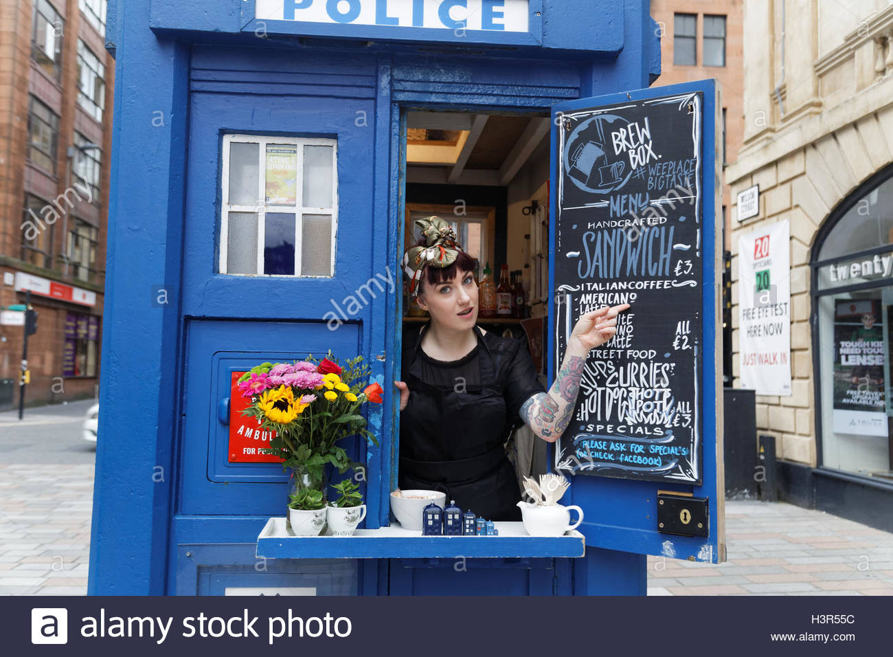 coffee-sandwich-bar-in-a-glasgow-police-box-which-is-made-famous-as-H3R55C.jpg