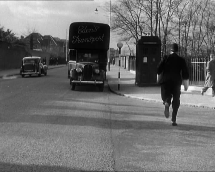 Lavender Hill Mob (1951)-Pic1.jpg