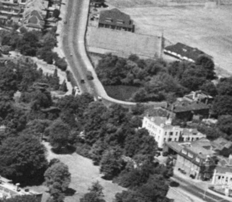 T43--NW corner Gunnersbury Dr & Popes Lane--aerial photo (25 Jul 1952) - No Box.JPG