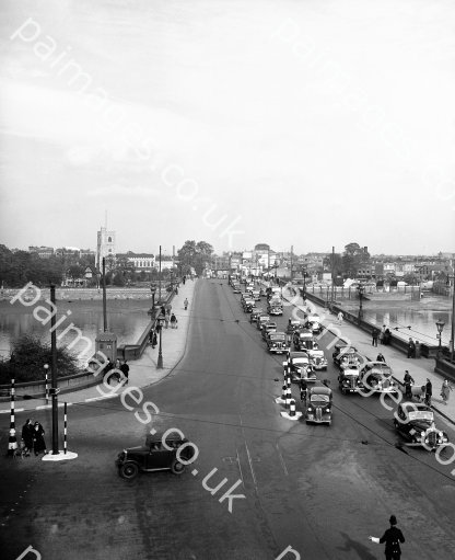 V53 Putney Bridge (27 Oct 1938).jpg