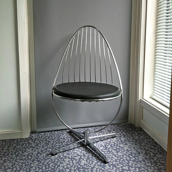 DW_TARDIS_bedroom_chair.jpg