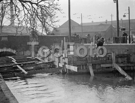 Crayford_Bridge_Box-R34-WideningOfCrayfordBridge-1938-Pic2.jpg