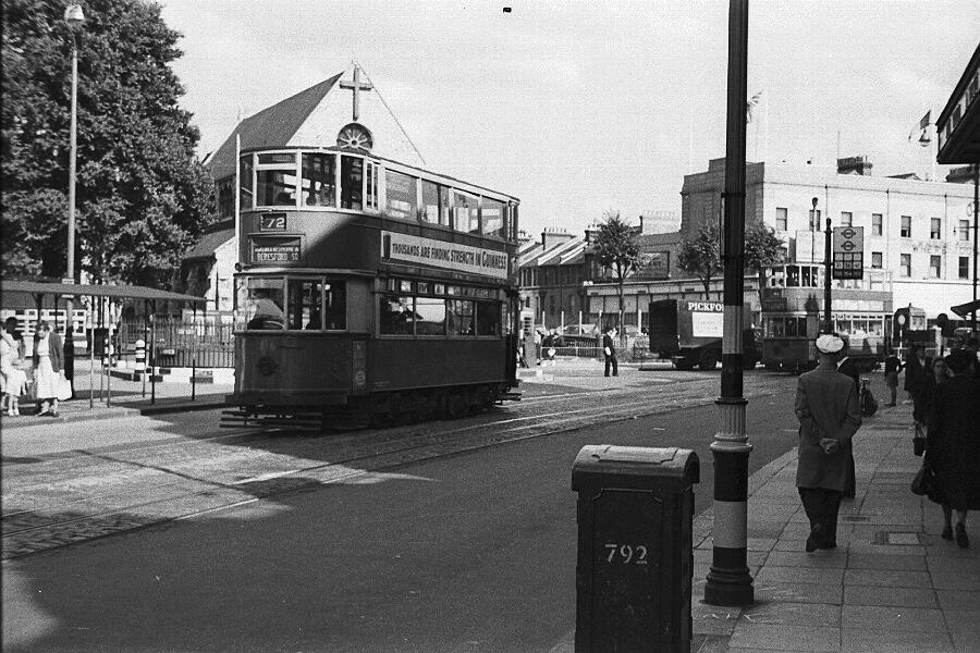 R38 Beresford Square, Woolwich (1950).jpg