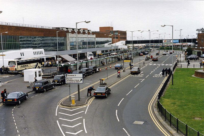 Heathrow_Terminal_2-1989.jpg