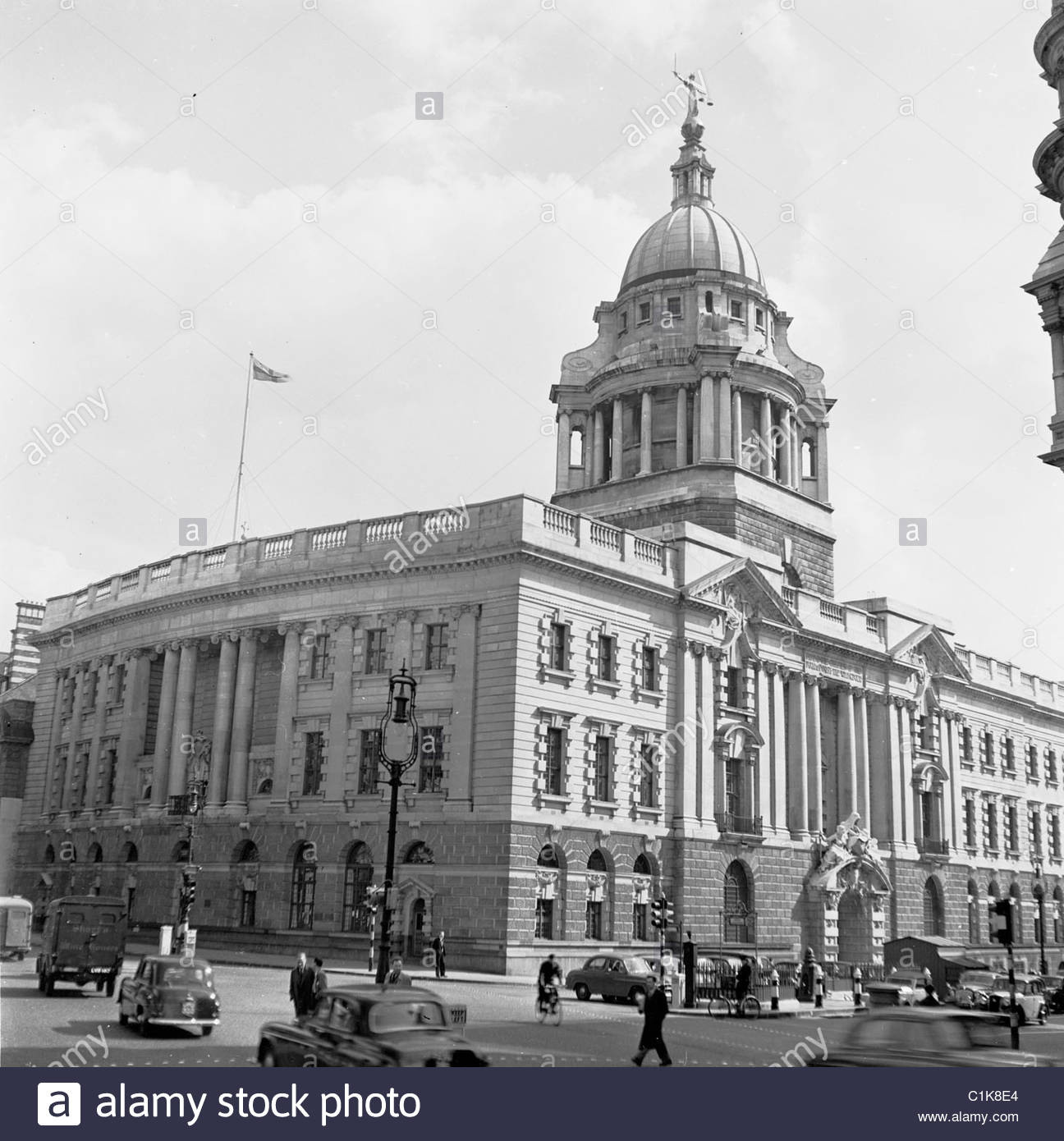 CoL 57 - AP2 - london-1950s-londons-central-criminal-court-the-old-bailey-C1K8E4.jpg